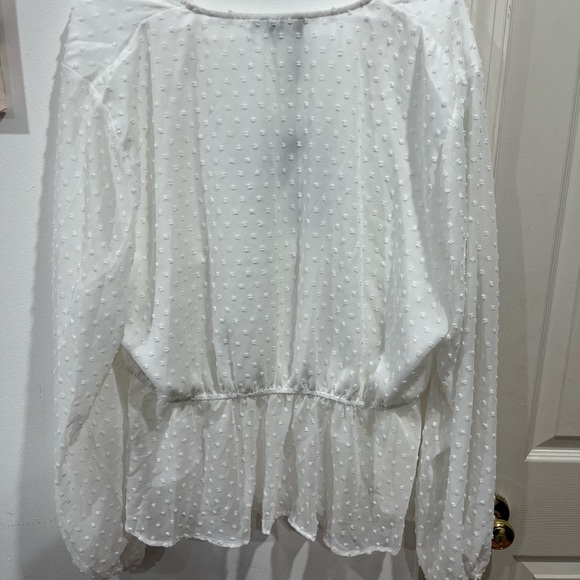Pretty little things white top size 24
G-2 - Picture 5 of 7